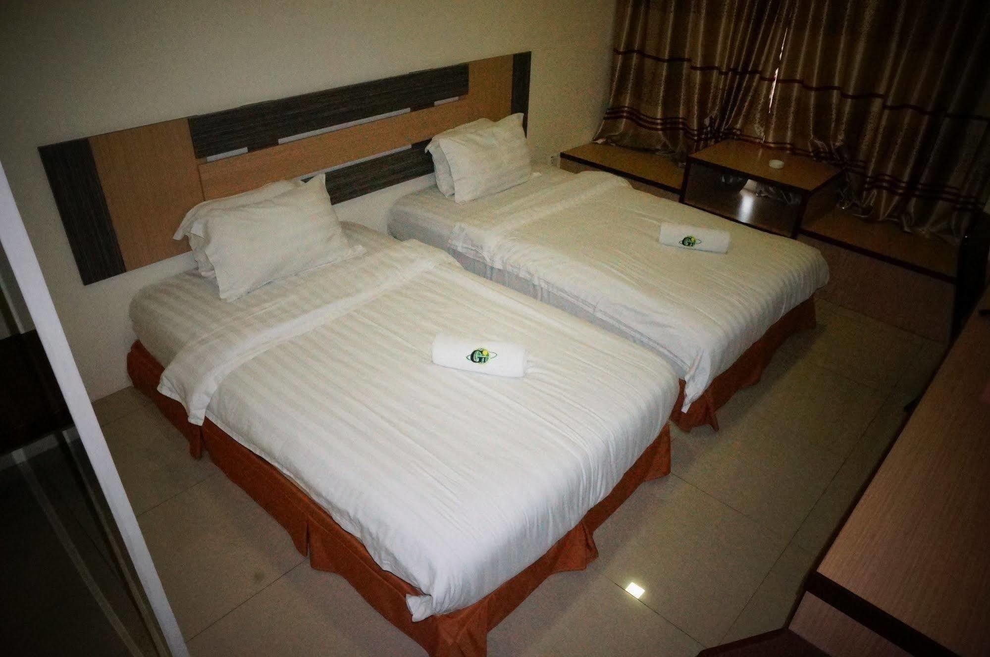 Oyo 776 Fame Hotel Seremban Zewnętrze zdjęcie