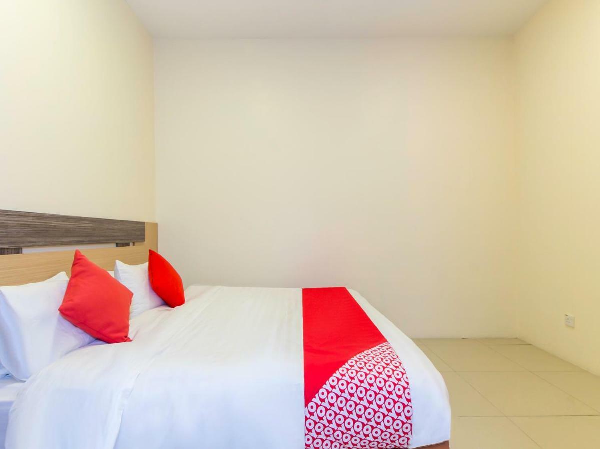 Oyo 776 Fame Hotel Seremban Zewnętrze zdjęcie