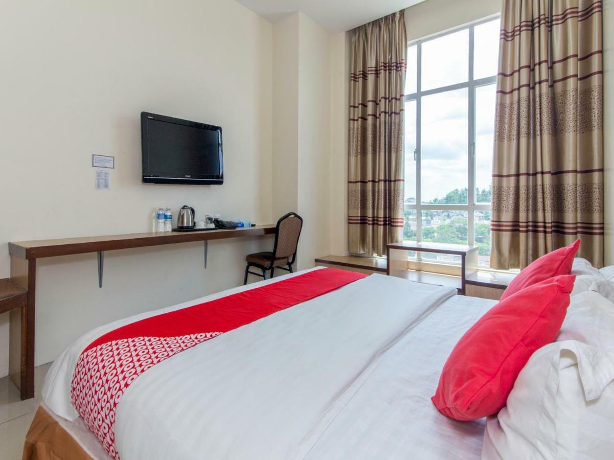 Oyo 776 Fame Hotel Seremban Zewnętrze zdjęcie